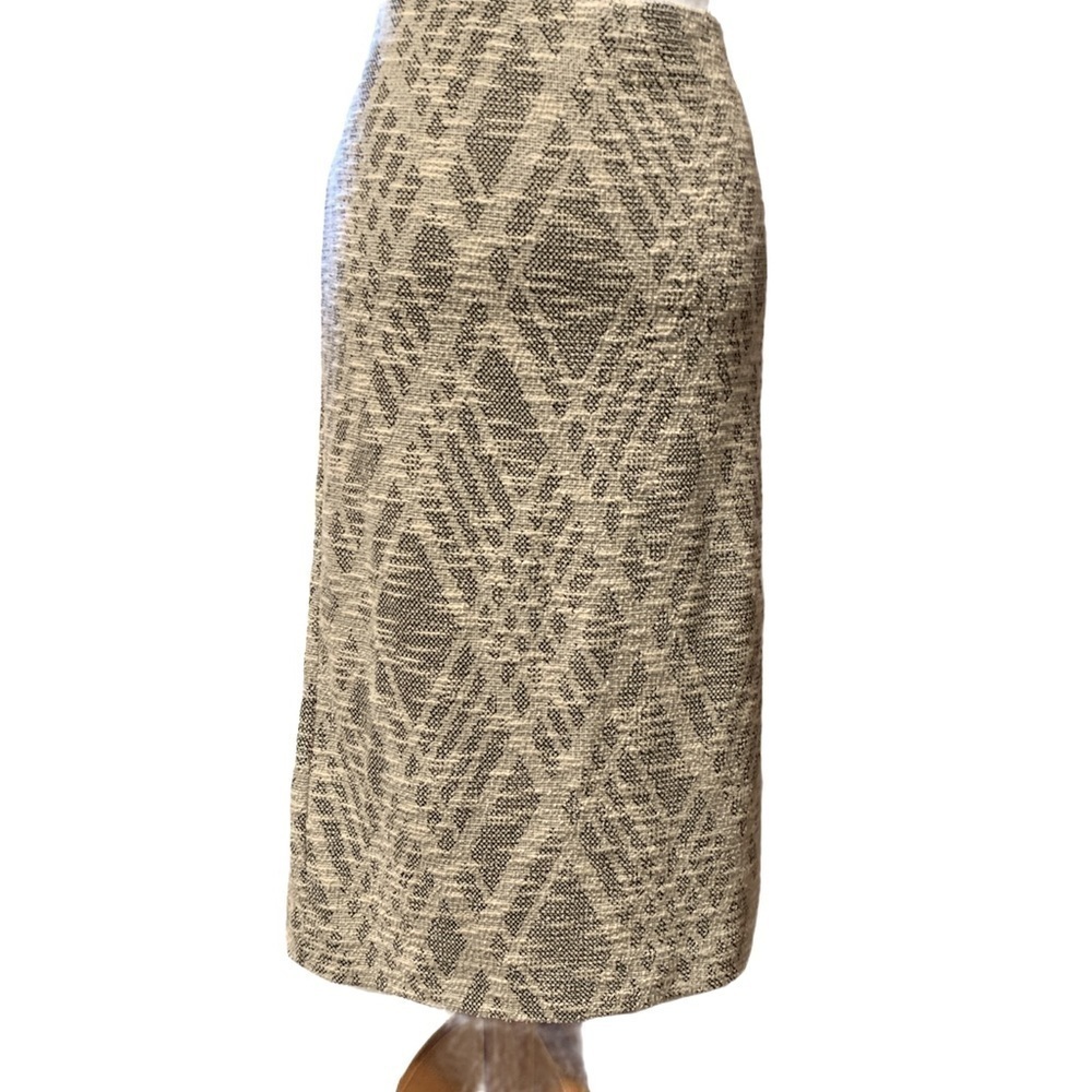 Ann Taylor white/ black fully lined stretchy skirt